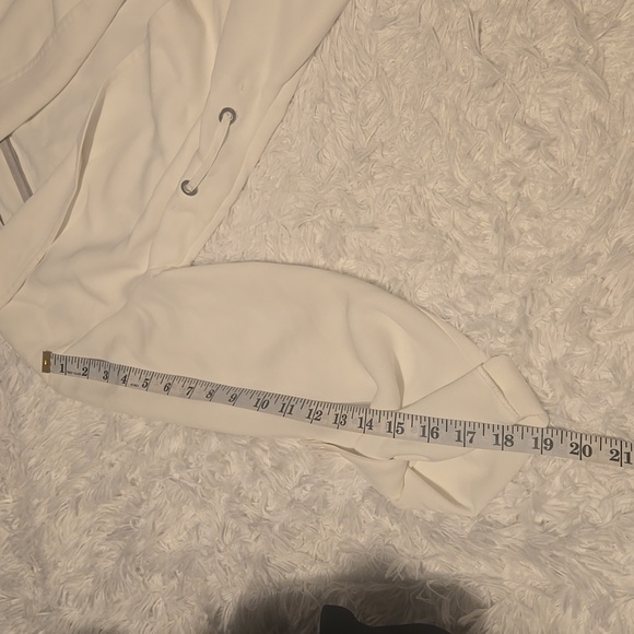 Babaton Blazer Women's Size 2XS Color White - Picture 10 of 10